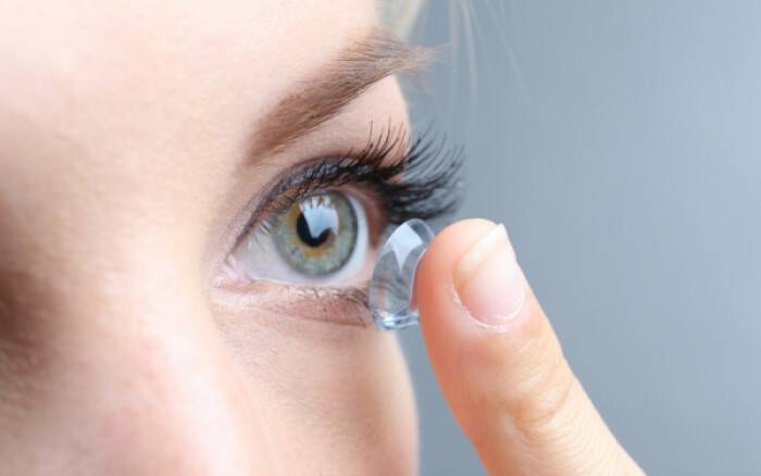Φακοί επαφής: Η καθημερινή χρήση αυξάνει τον κίνδυνο μόλυνσης των ματιών