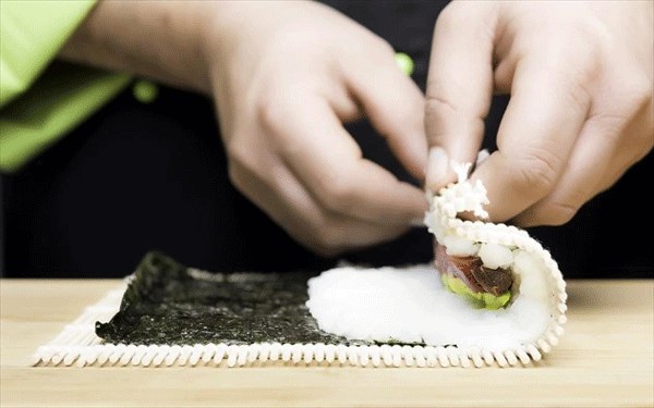 Πώς να φτιάξετε σούσι σε 9 απλά βήματα