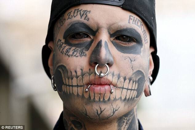Τατουάζ στο μάτι: Η νέα επικίνδυνη μόδα (φωτογραφίες)
