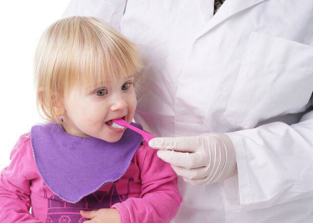 Πότε πρέπει να γίνεται η πρώτη επίσκεψη του παιδιού στον οδοντίατρο