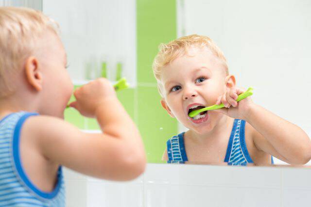 Η διατροφική συνήθεια που προστατεύει τα δόντια των παιδιών