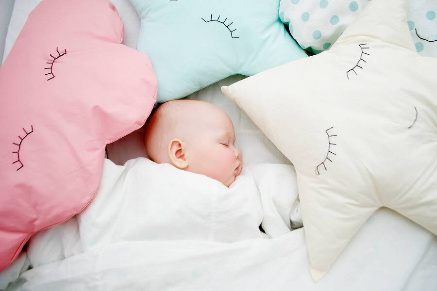Χρειάζονται μαξιλάρι τα μωρά στον ύπνο;