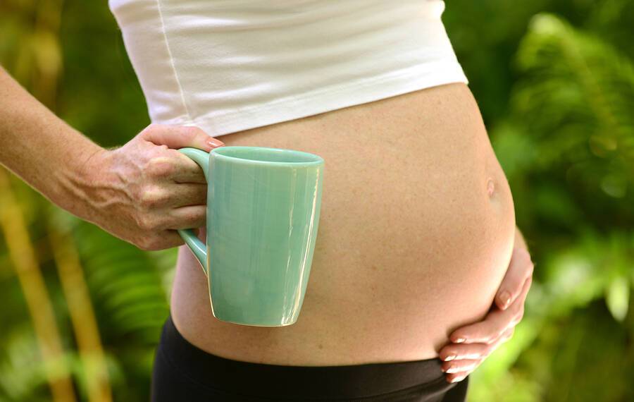 Καφές στην εγκυμοσύνη: Ποια ποσότητα θεωρείται ασφαλής