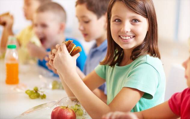 Διατροφή και άριστα στο σχολείο: τι συμβουλεύει η ειδικός;