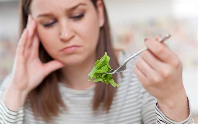 Τι συμβαίνει όταν τρώμε μόνο «ψητά με σαλάτα» για να αδυνατίσουμε;
