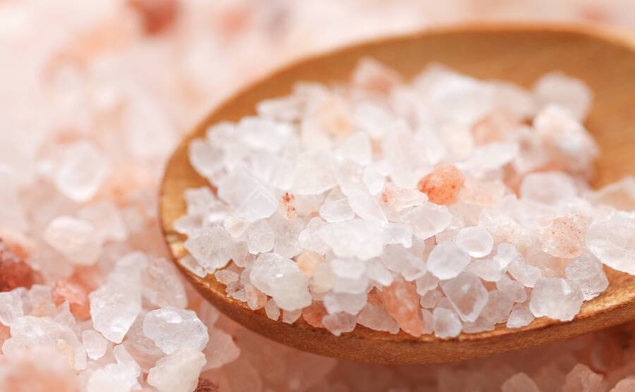 Πιτυρίδα: Σπιτική θεραπεία με χοντρό αλάτι