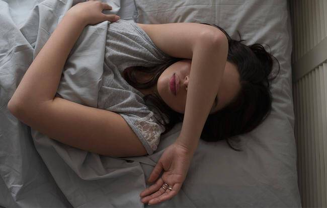 Μελατονίνη για τον ύπνο: Πόση χρειάζεται ο οργανισμός & τι πρέπει να προσέχετε