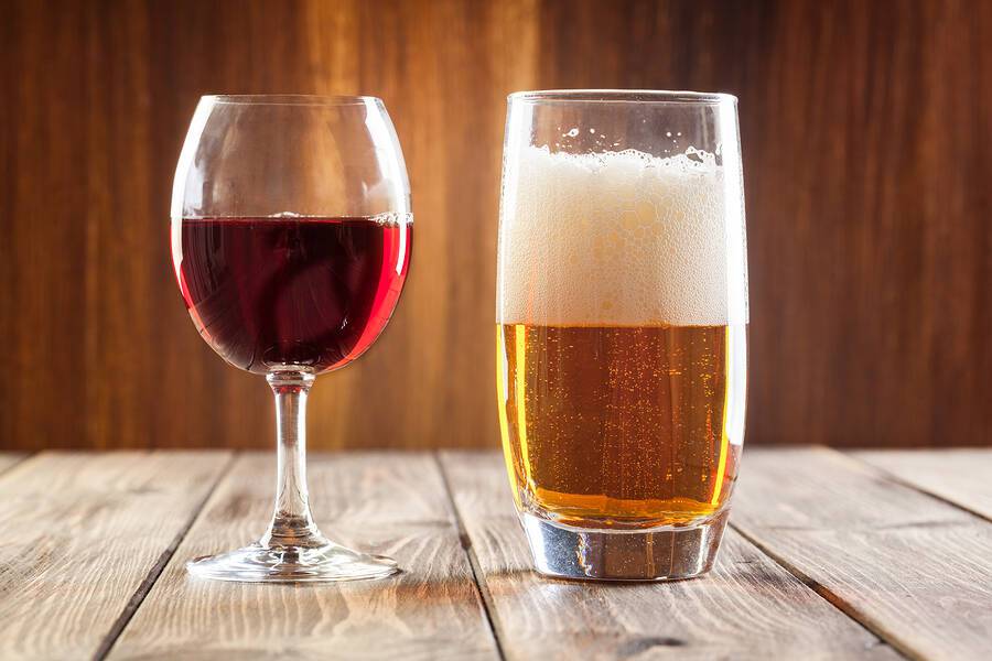 Καρδιαγγειακή υγεία: Ο ρόλος του αλκοόλ και του αριθμού των γευμάτων