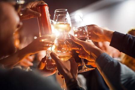 Οκτώ αγαπημένα αλκοολούχα ποτά και οι θερμίδες τους