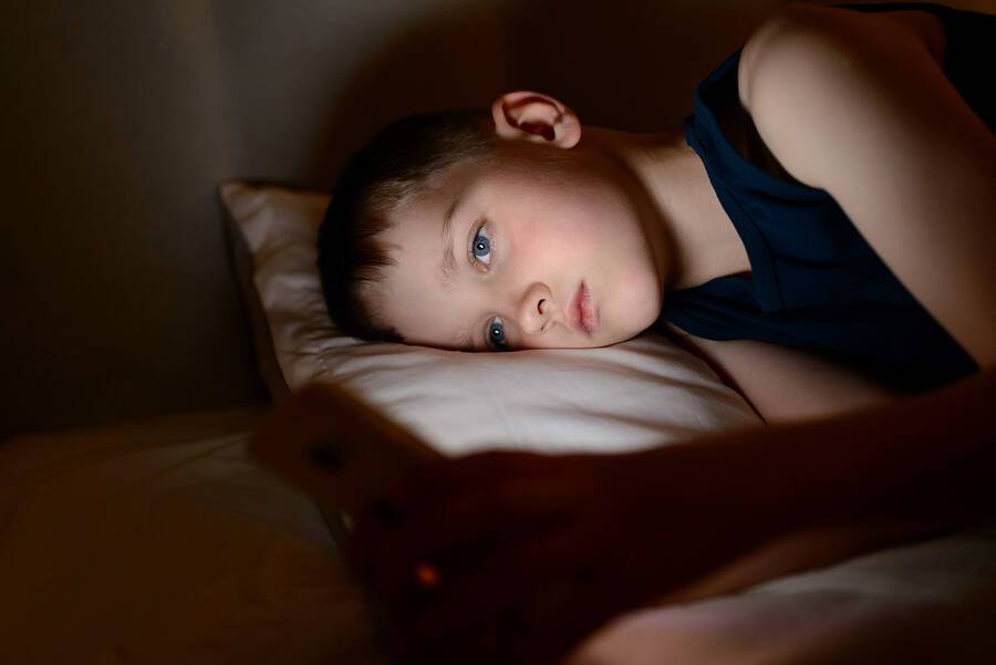 Μακριά τα τάμπλετ από τα παιδιά! Οι επιπτώσεις στον ύπνο και στο βάρος τους