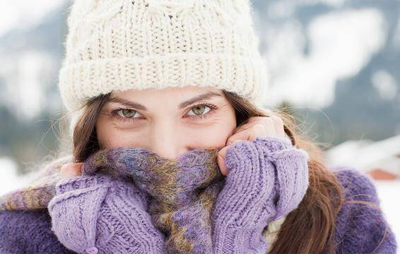 Ξηροδερμία: 5 τρόποι να προστατέψεις το δέρμα σου τον χειμώνα