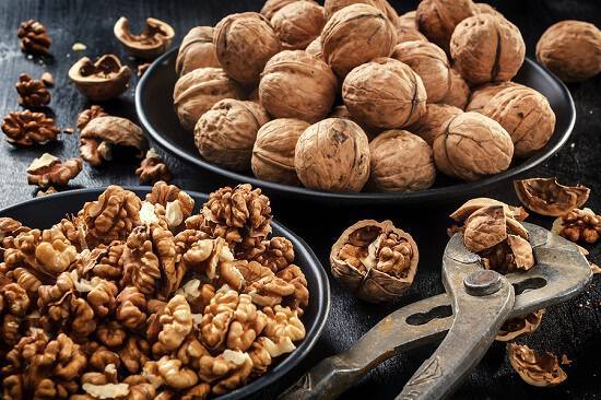 Κακή χοληστερίνη: Πόσα καρύδια να τρώτε την ημέρα για να τη ρίξετε