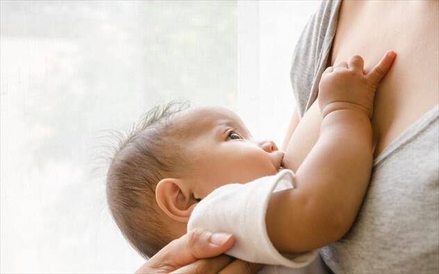 H πολύτιμη δράση του μητρικού θηλασμού και όσα πρέπει να ξέρετε